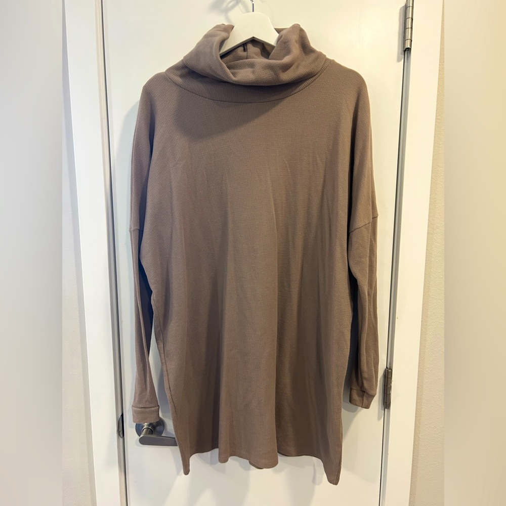 Lulu’s Turtleneck mini dress. Long sleeve knit. Size Large